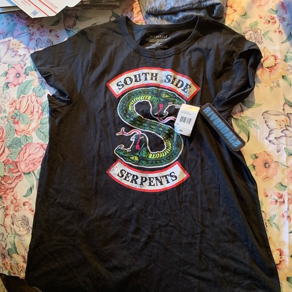 Riverdale Mens Short Sleeve T-Shirt With A Design Size XXL - Picture 1 of 5